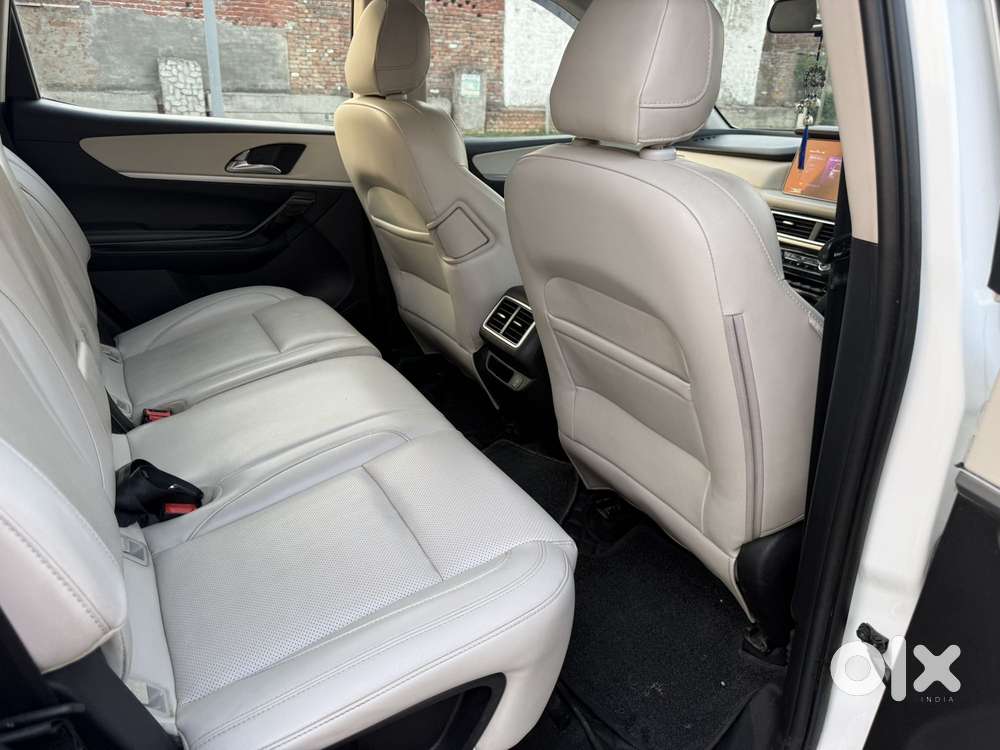 Mahindra Xuv700 2.2 Ax 7 Diesel At Luxury Pack Str, 2024, Diesel