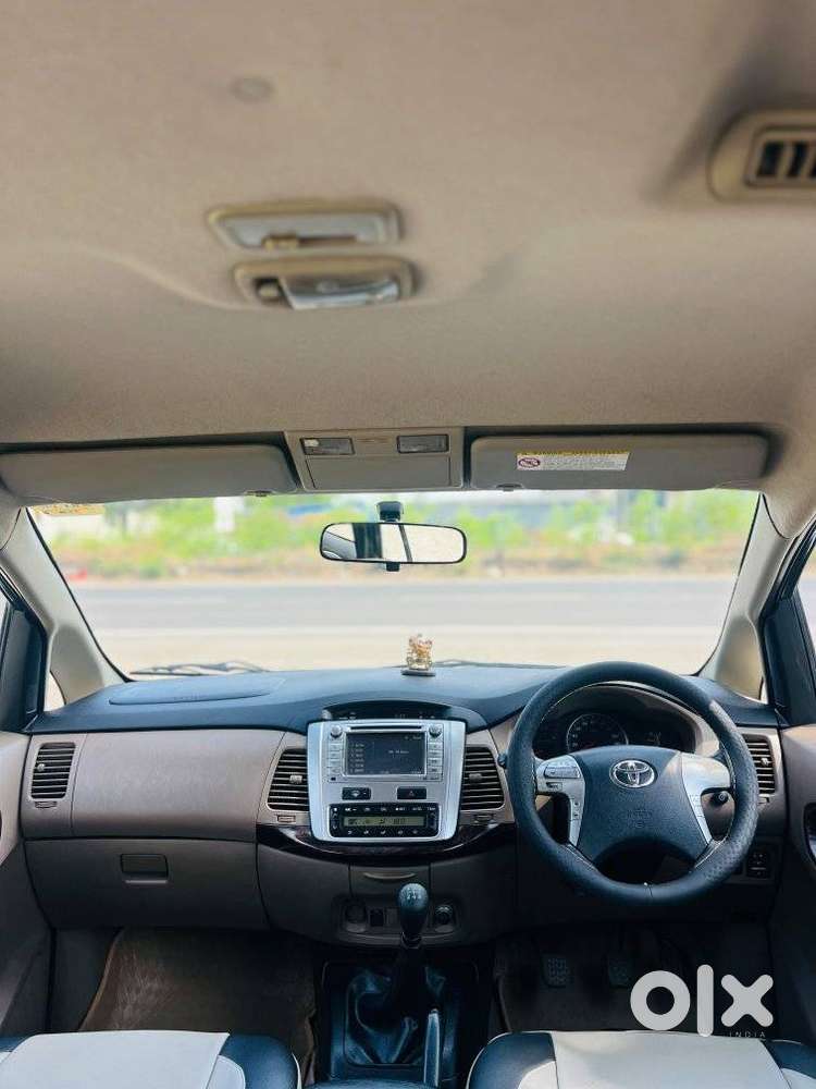 Toyota Innova 2.5 V Diesel 8-seater, 2016, Diesel