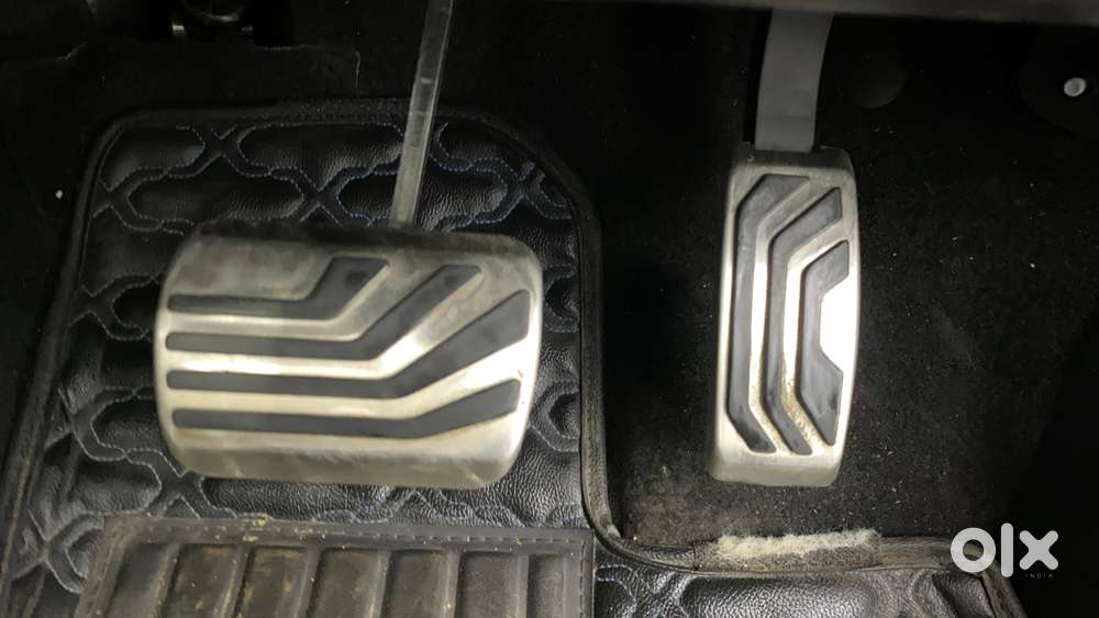 Mahindra Xuv700 2.0 Ax 7 Petrol Mt Str, 2024, Petrol