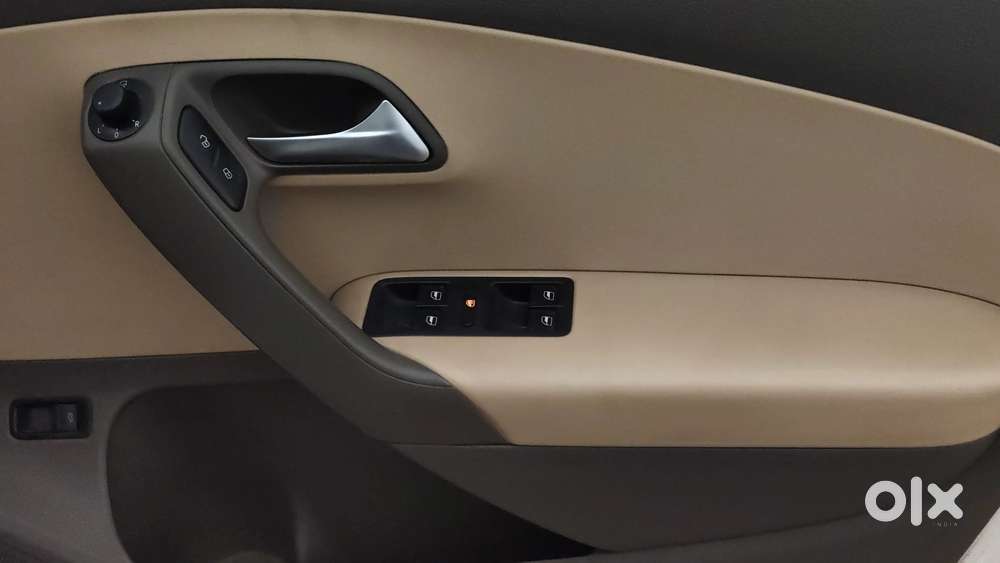 Volkswagen Vento 1.2 Highline Plus At 16 Alloy, 2017, Petrol