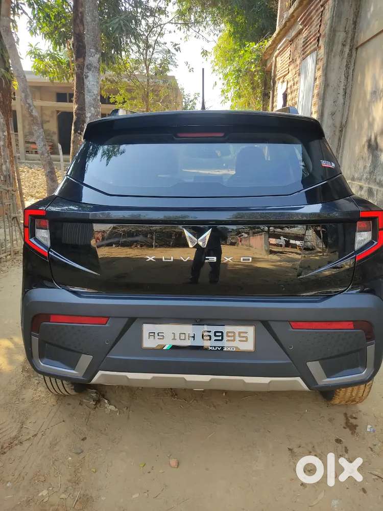 Mahindra Xuv 3xo 2025 Petrol Well Maintained