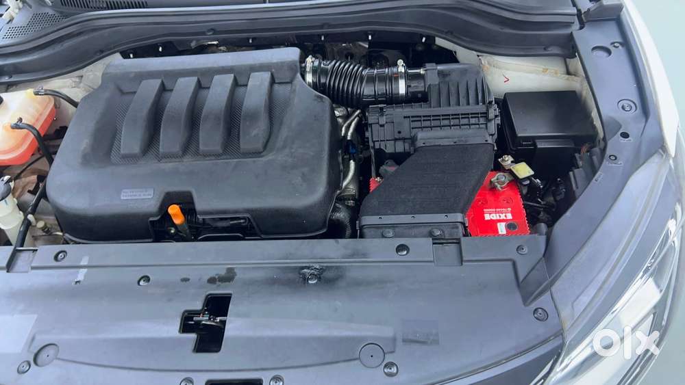 Mahindra Xuv700 2.0 Ax 5 Petrol Mt 7 Str, 2022, Petrol