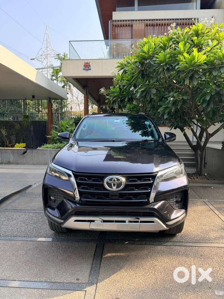 2022 Toyota Fortuner 4*4 At (black Crystalline Shine)