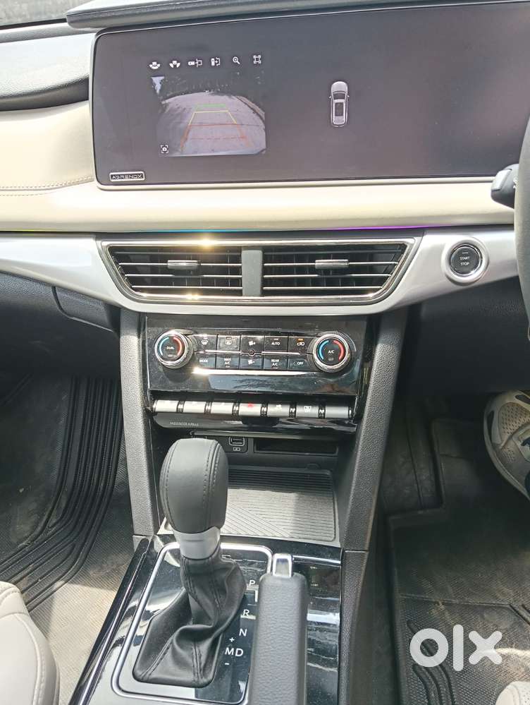 Mahindra Xuv700 2.0 Ax 7 Petrol At Str, 2025, Petrol