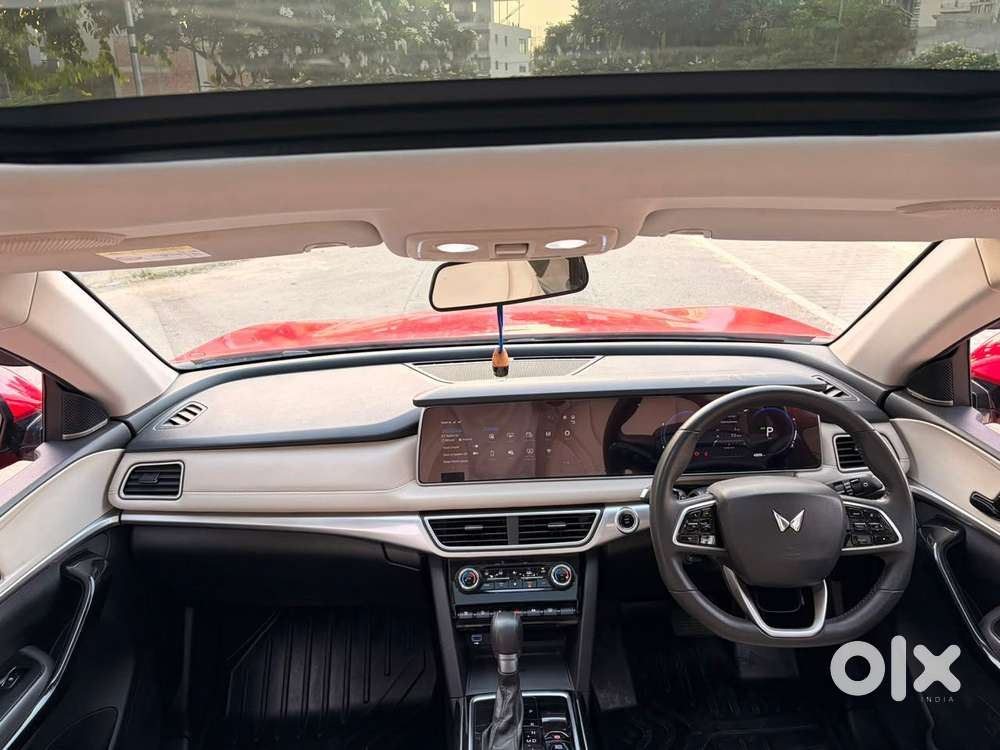 Mahindra Xuv700 2.0 Ax 7 Petrol At Str, 2023, Petrol
