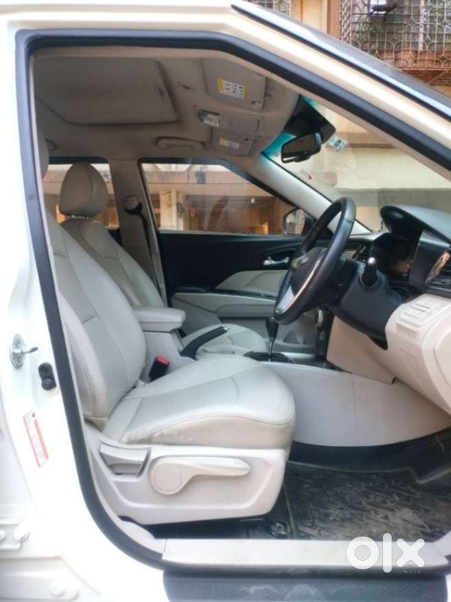 Mahindra Xuv300 W8 (o) 1.5 Diesel Amt, 2022, Diesel