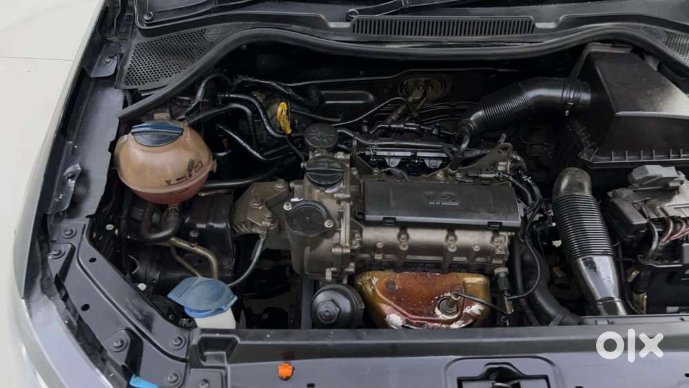 Volkswagen Polo Petrol Highline 1.2l, 2015, Petrol