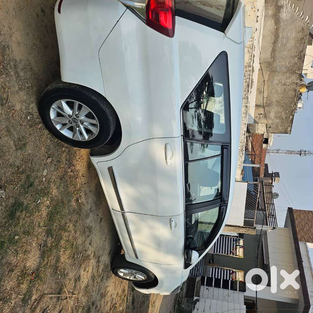 Toyota Innova Crysta 2.4 G