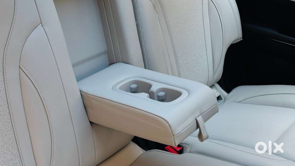 Mahindra Xuv700 2.0 Ax 7 Petrol At Str, 2024, Petrol