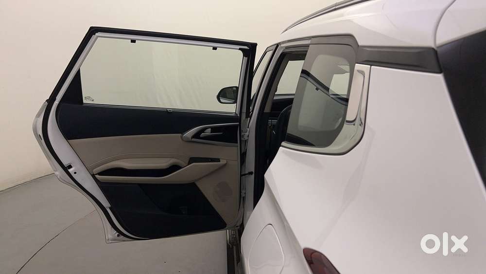 Kia Carens Luxury (o)1.5 Turbo Petrol Dct 7 Str, 2024, Petrol