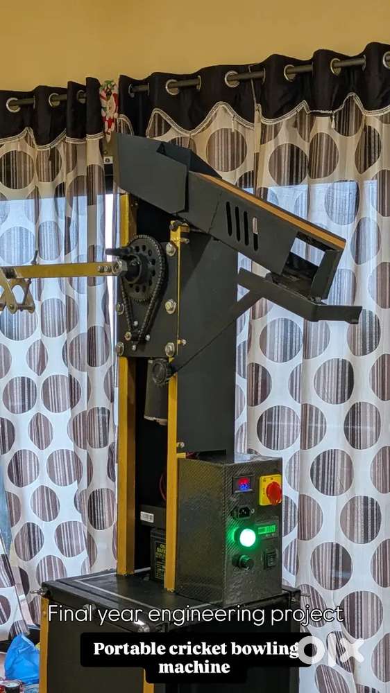 Automatic cricket bowling machine