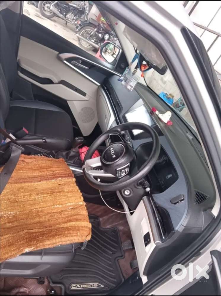 Kia Carens Yellow Board