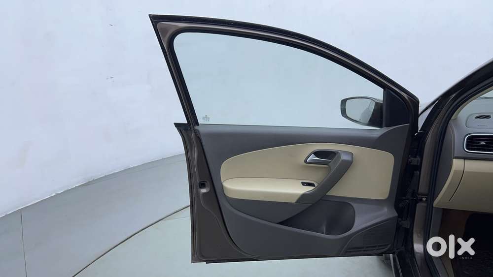 Volkswagen Vento 1.6 Highline, 2016, Petrol