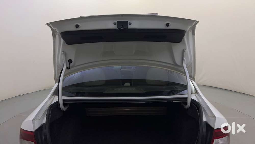 Skoda Rapid 1.6 Mpi Elegance Plus, 2015, Petrol