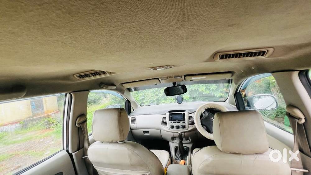 Toyota Innova 2013 Model.low Kilometers