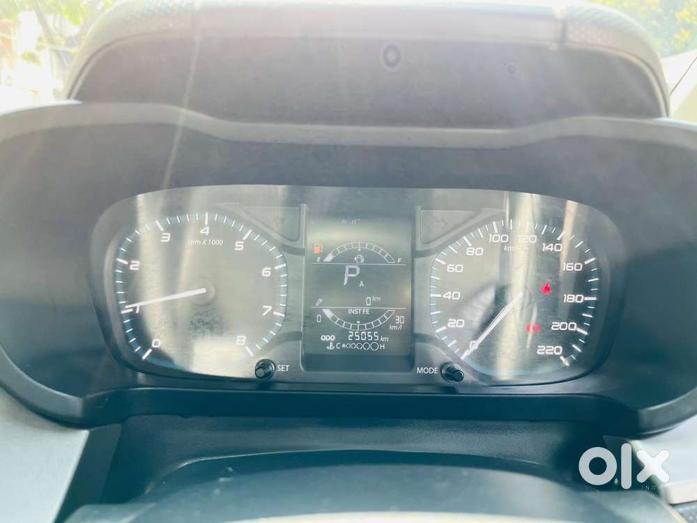 Tata Altroz 1.2 Xta Petrol Dct, 2023, Petrol