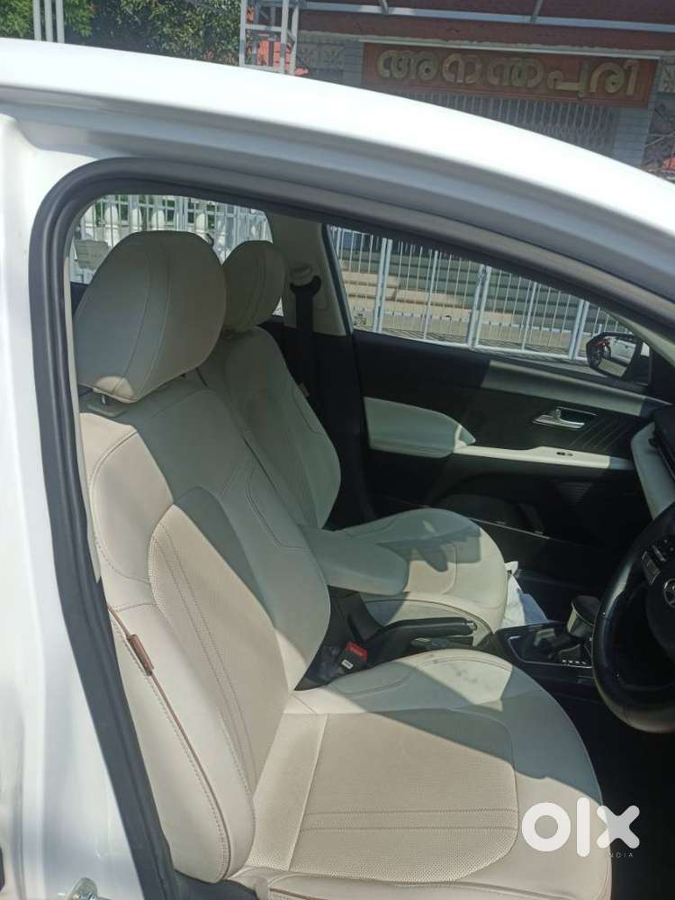 Hyundai Verna Sx (o) 1.5 Vtvt Ivt [2023 - 2026], 2025, Petrol
