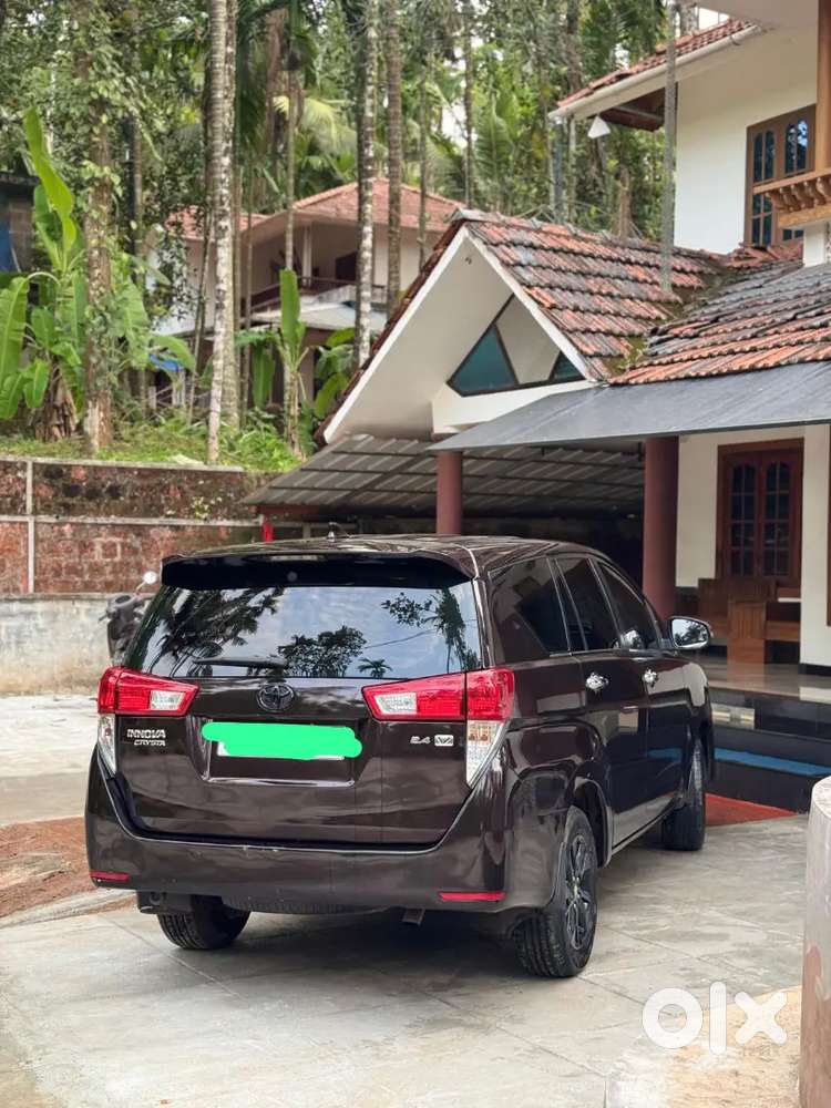Toyota Innova Crysta 2.4 V 2017