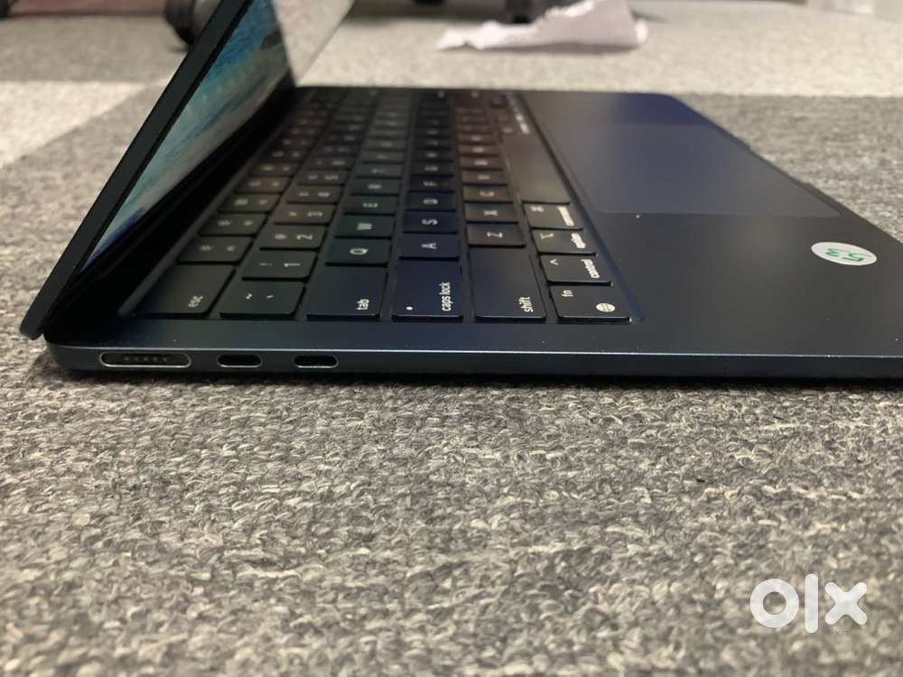 macbook Air M2/13inch/2022/8GB RAM/256GB SSD/Working Good/With