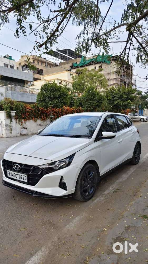 Hyundai I20 Sportz 1.2 Ivt Dual Tone, 2022, Cng & Hybrids