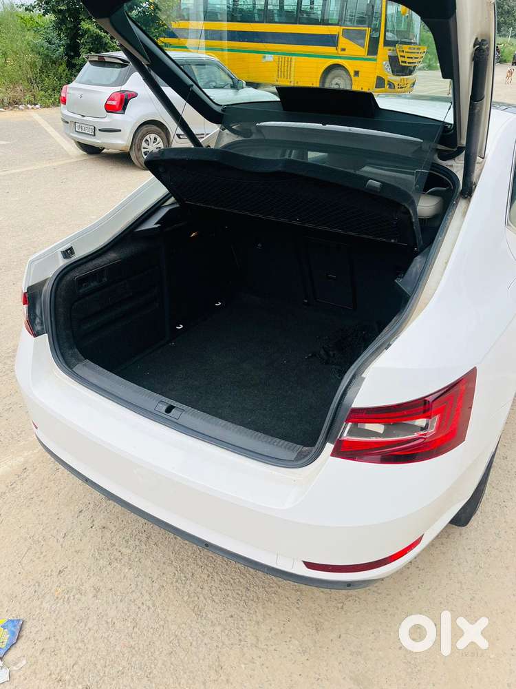 Skoda Superb Lk 1.8 Tsi At, 2018, Petrol