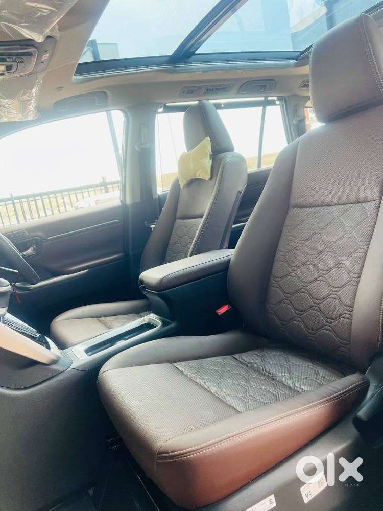 Toyota Innova Hycross 2.0 Vx (o) Hybrid 7 Str, 2025, Petrol