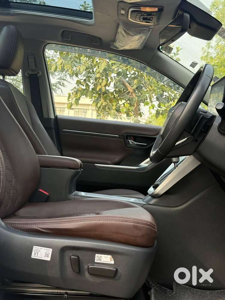 Toyota Innova Hycross 2.0 Zx (o) Hybrid 7 Str, 2025, Cng & Hybrids