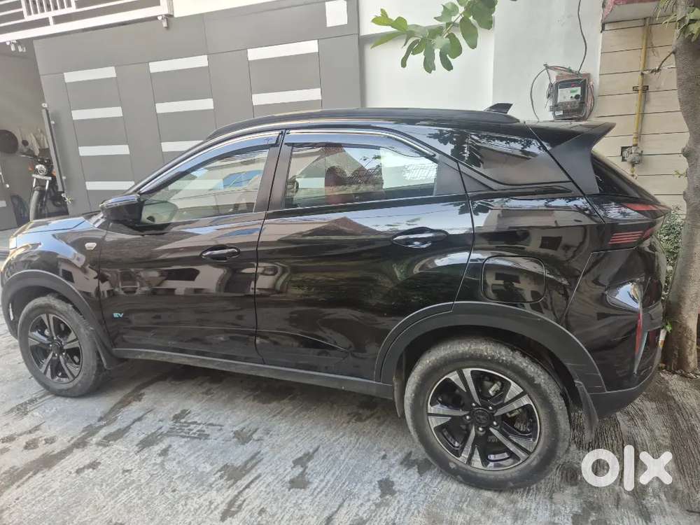 Tata Nexon Ev 2025 Empowered Plus 45 Kw Red Dark Edition