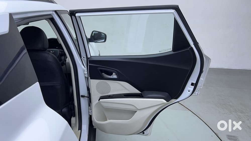 Mahindra Xuv 3xo Ax5 Pm Mt, 2024, Petrol