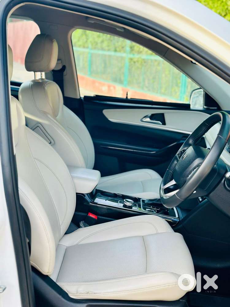 Mahindra Xuv700 2.2 Ax 7 Diesel At Luxury Pack Str Awd, 2023, Diesel