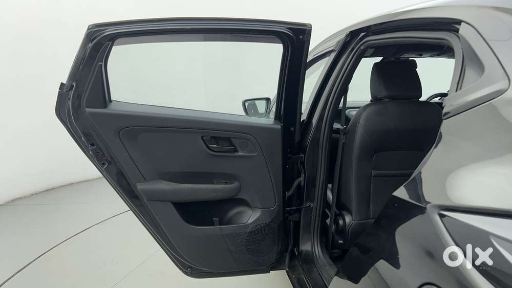 Tata Altroz 1.2 Xz Plus Dark Edition, 2022, Petrol