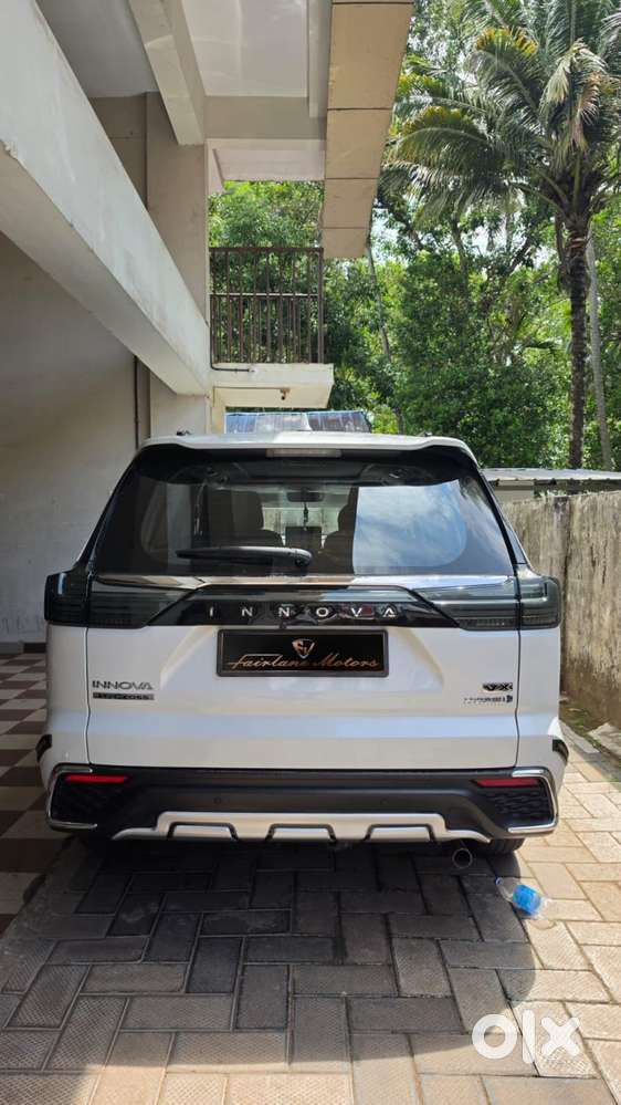 Toyota Innova Hycross 2.0 Vx (o) Hybrid 7 Str, 2024, Petrol