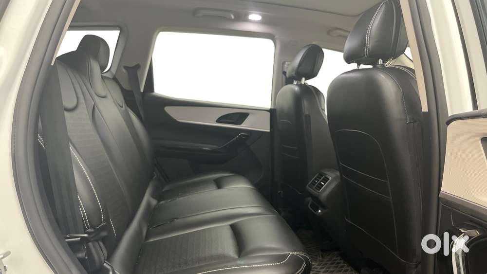 Mahindra Xuv700 2.0 Ax 5 Petrol At Str, 2023, Petrol