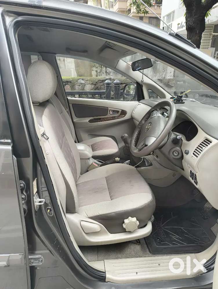 Toyota Innova 2.5 V 2012