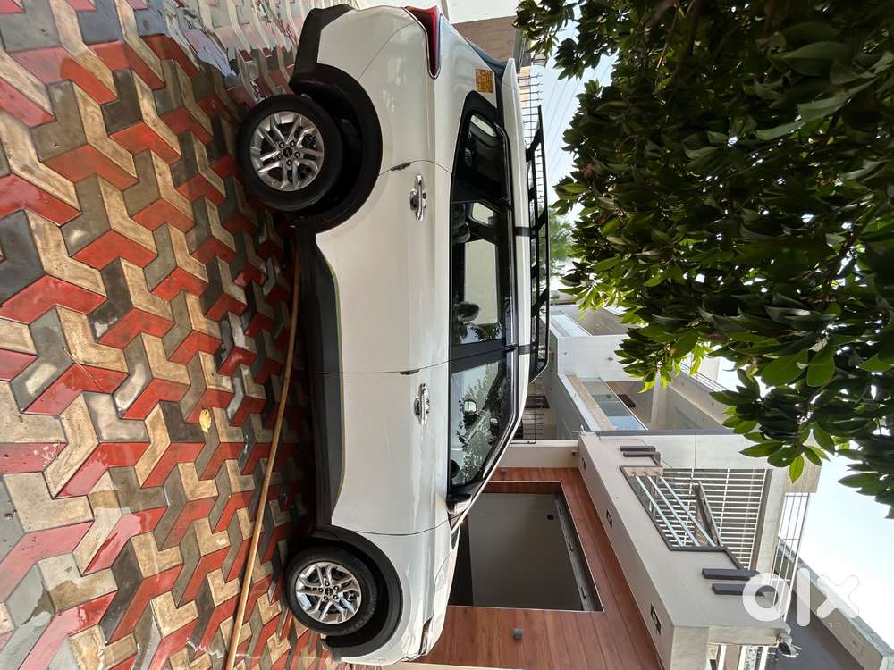 Kia Carens Premium Diesel 2025
