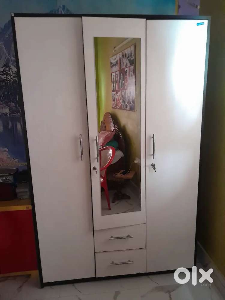 3 door wardrobe