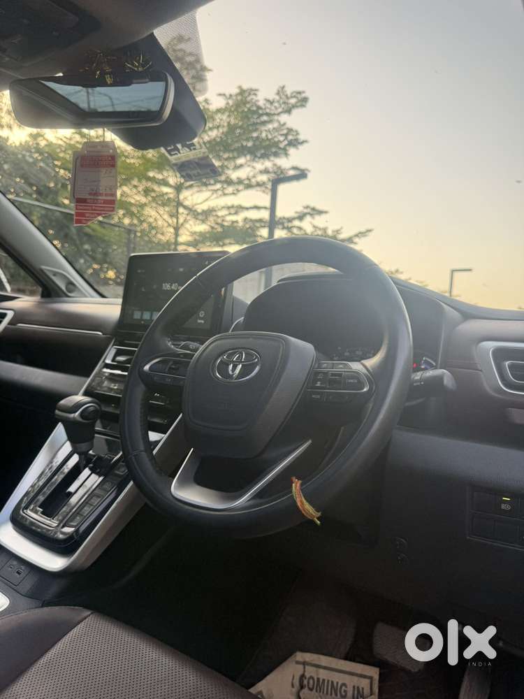 Toyota Innova Hycross 2.0 Zx Hybrid 7 Str, 2023, Petrol