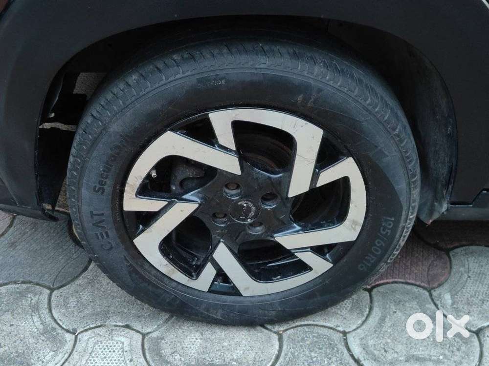 Nissan Magnite 1.0 Xv Premium, 2021, Petrol