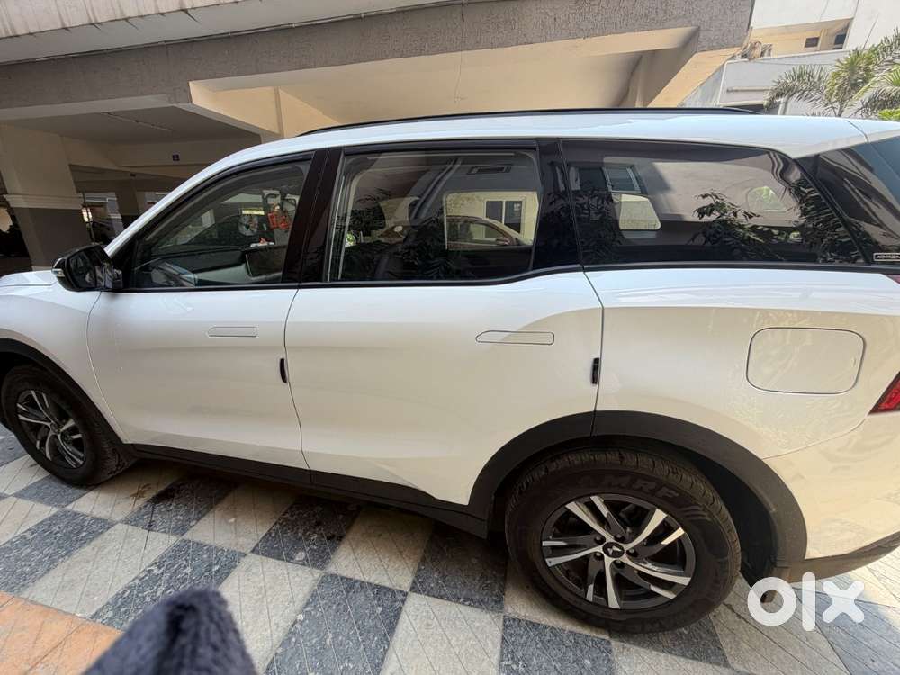Mahindra Xuv700 2025 Petrol 15000 Km Driven