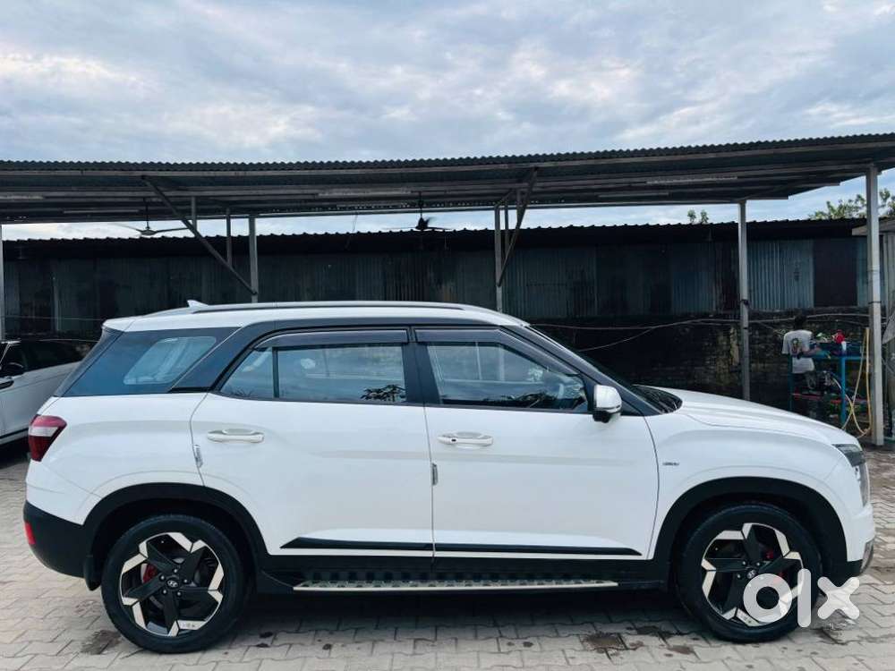 Hyundai Alcazar 2.0 Signature (o) Petrol At 7 Str, 2023, Petrol