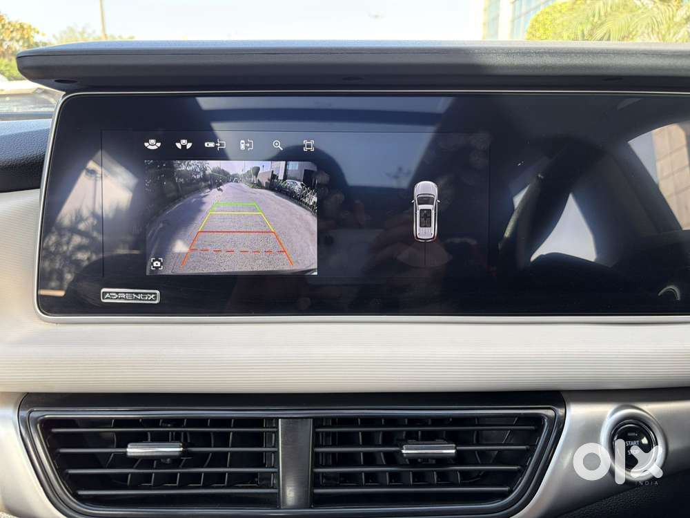 Mahindra Xuv700 2.0 Ax 5 Petrol At Str, 2024, Petrol