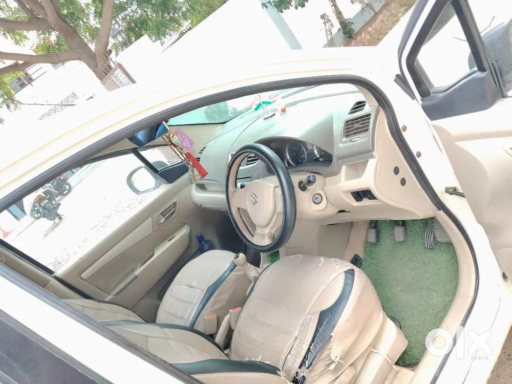 Ertiga Car Me Bech Raha Hu