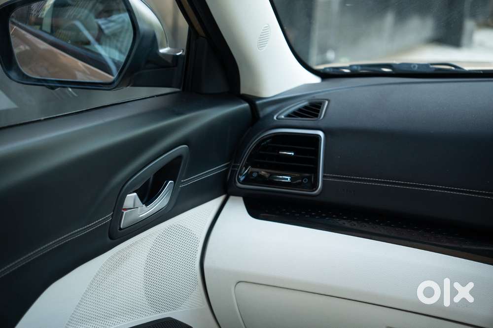 Mahindra Xuv 3xo Ax7l Petrol Mt, 2025, Petrol