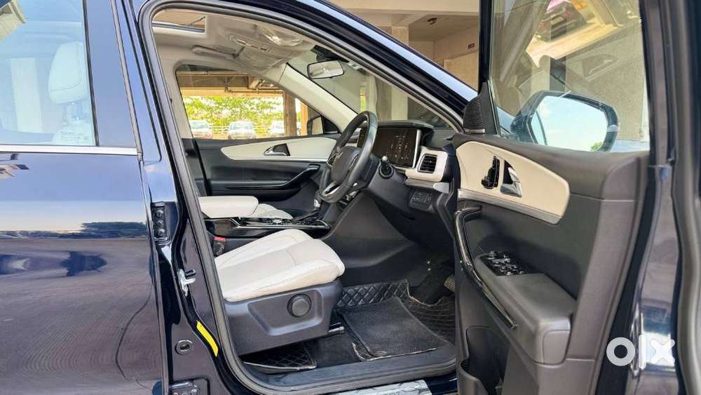 Mahindra Xuv700 2.2 Ax 7 Diesel At Luxury Pack Str Awd, 2023, Diesel
