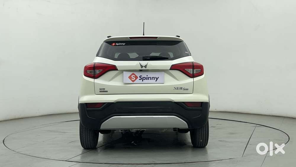 Mahindra Xuv300 W8 (o) 1.5 Diesel Amt, 2023, Diesel