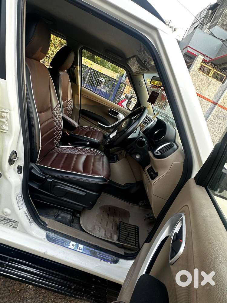 Mahindra Tuv 300 T10, 2018, Diesel
