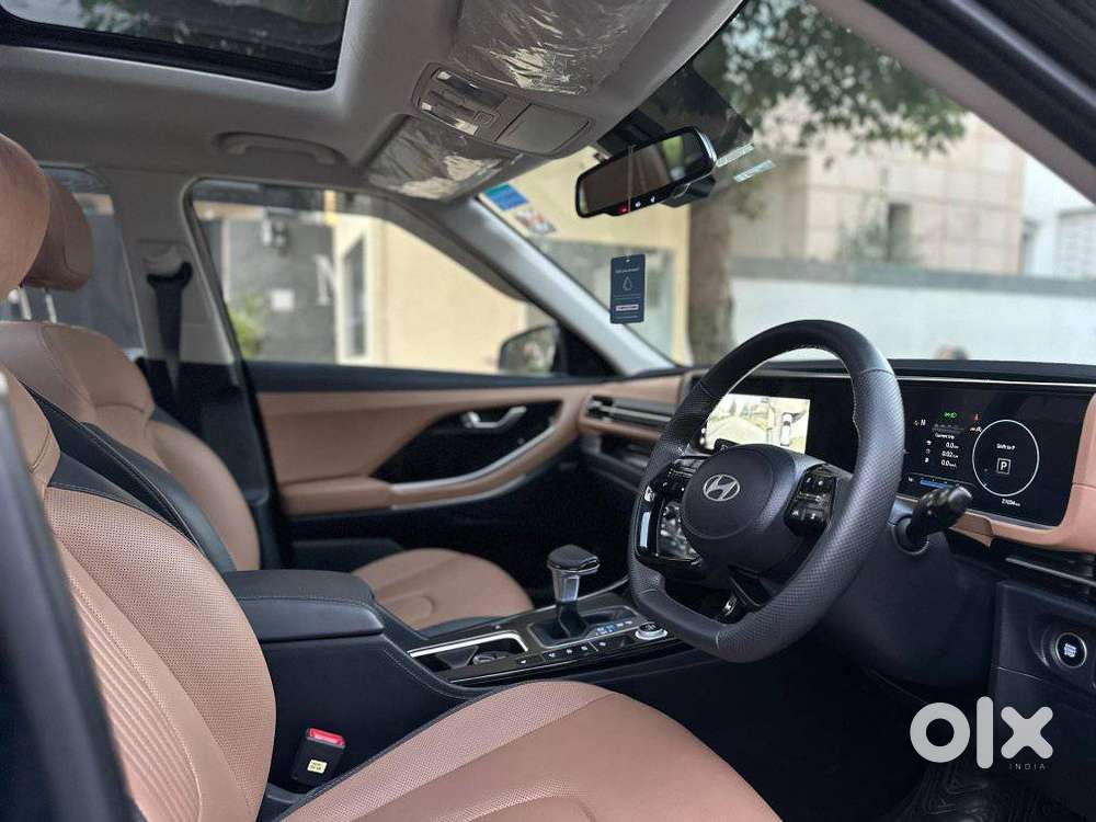 Hyundai Alcazar 2.0 Signature (o) Petrol At 6 Str Dual Tone, 2025, P..