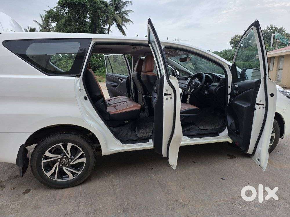 Toyota Innova Crysta 2.4 G Mt 8s, 2023, Diesel