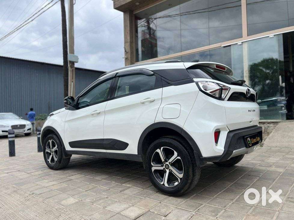 Tata Nexon 1.2 Revotron Xza Plus, 2023, Petrol