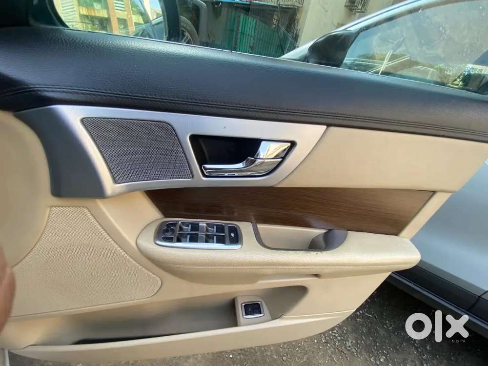 Jaguar Xf 2015 Diesel 65000 Km Driven